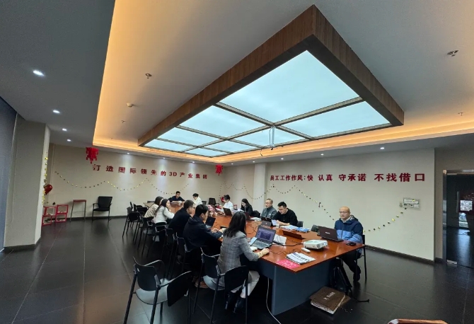 為深入貫徹中共中央、國務(wù)院印發(fā)的《國家標(biāo)準(zhǔn)化發(fā)展綱要》，落實加快數(shù)字化發(fā)展、建設(shè)數(shù)字中國的戰(zhàn)略部署，和《上海市全面推進城市數(shù)字化轉(zhuǎn)型“十四五”規(guī)劃》，推進上海城市數(shù)字化轉(zhuǎn)型標(biāo)準(zhǔn)化建設(shè)，數(shù)造科技積極響應(yīng)這一號召，成為上海市浦東新區(qū)第一批試點數(shù)字化改造企業(yè)之一，并順利通過驗收。  圖片  圖片  圖片  圖片  圖為上海市城市數(shù)字化轉(zhuǎn)型工作領(lǐng)導(dǎo)小組部分領(lǐng)導(dǎo)和南匯工業(yè)園區(qū)領(lǐng)導(dǎo)、上海數(shù)造領(lǐng)導(dǎo)班子成員參加數(shù)字化改造驗收答辯  圖片  參觀上海數(shù)造大廳的數(shù)字化制造“黑湖小工單”生產(chǎn)工序看板  數(shù)造科技自成立之初，創(chuàng)始人趙毅博士就以“數(shù)造”為企業(yè)命名，蘊含數(shù)字化制造和變革的深遠意義，與此時政府推進聚焦制造業(yè)與數(shù)字化改造深度融合。未來，數(shù)造科技將不斷提升公司智能化、數(shù)字化、信息化改造力度，全面提升公司綜合管理和運營水平，著力實現(xiàn)智能制造高質(zhì)量發(fā)展。